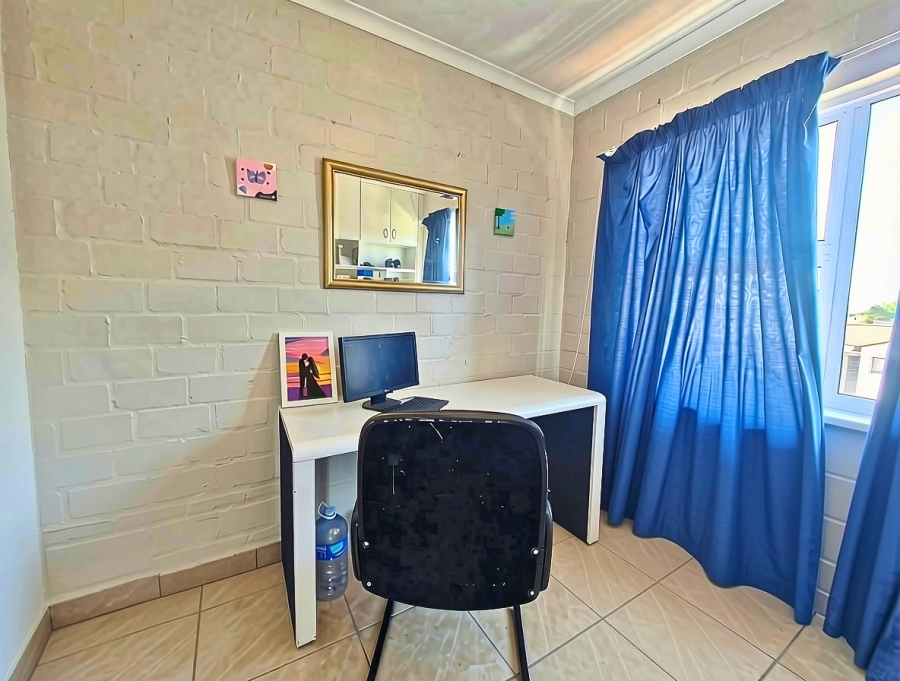 To Let 2 Bedroom Property for Rent in Bothasig Western Cape